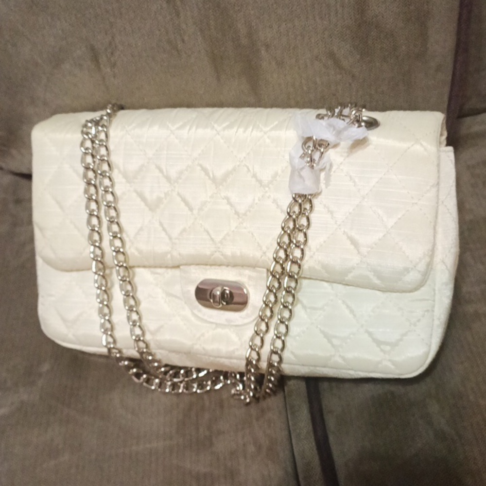 Newport news quilted chained clutch shoulder bag new never used off white.